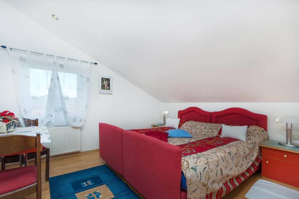 Apartments Villa-Passat Poreč Buitenkant foto